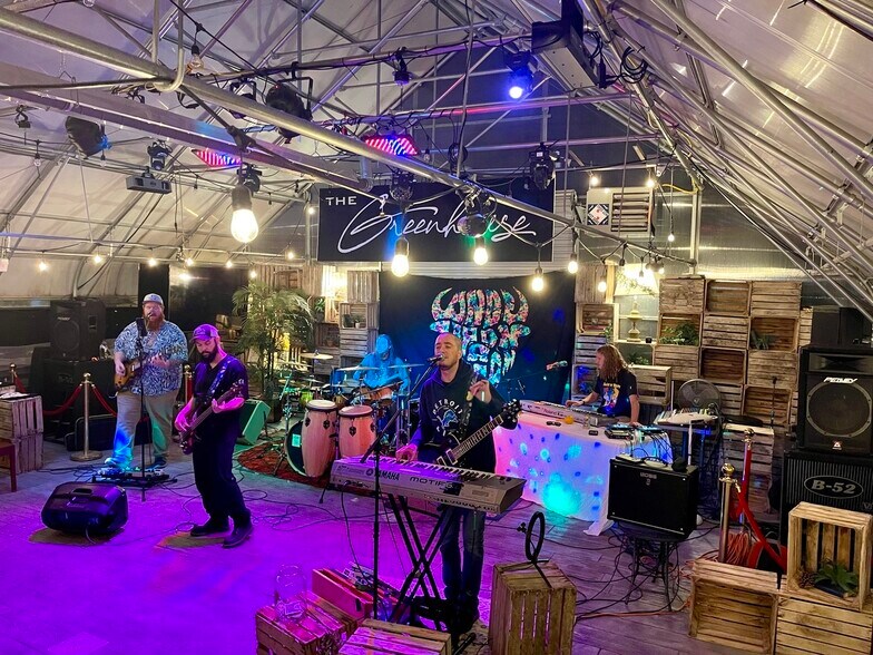 More Photos Of 916 S Mitchell St, Cadillac Restaurant For Sale