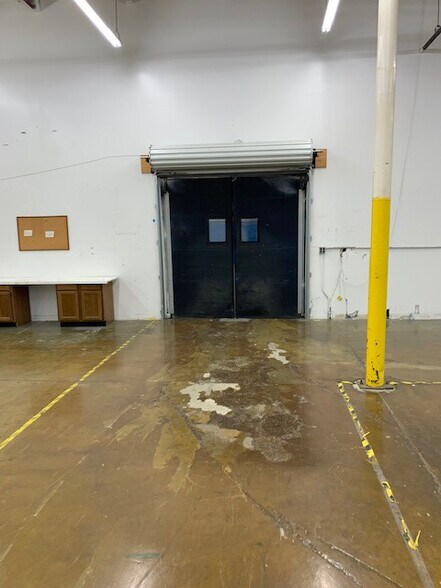 More Photos Of 6111-6117 Maxtown Rd, Westerville Warehouse For Lease