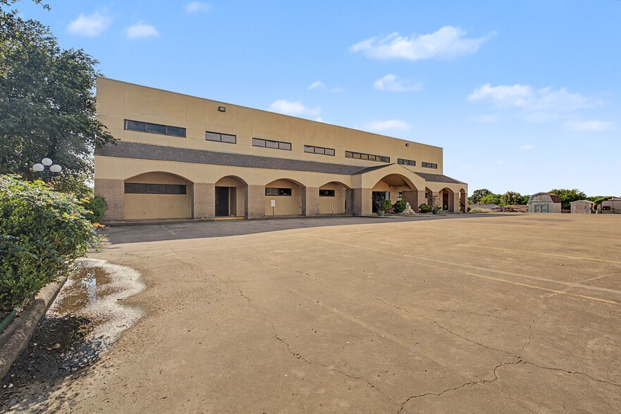 More Photos Of 2111 Skyline Dr, Mesquite Religious Facility For Sale