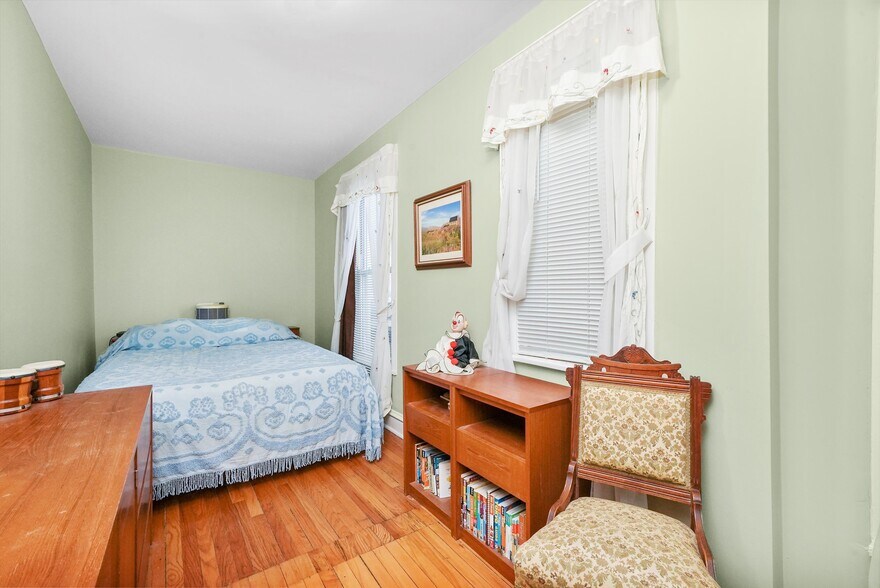 More Photos Of 1303 W Chicago Ave, Chicago Storefront Retail Residential For Sale
