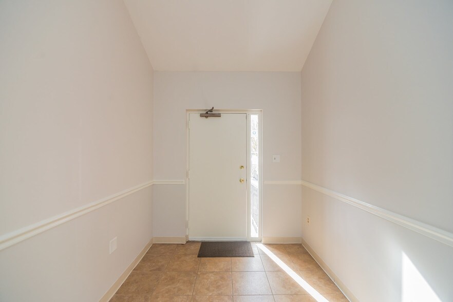 More Photos Of 2555-2575 Chain Bridge Rd, Vienna Medical For Sale