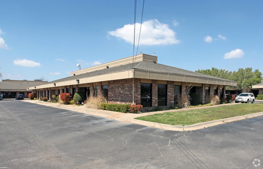 Primary Photo Of 3500 S Boulevard St, Edmond Medical For Lease