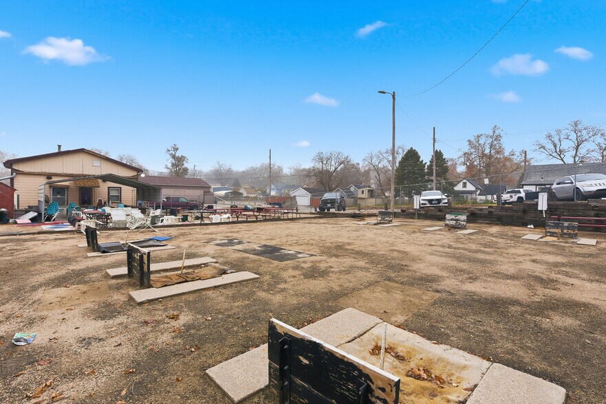 More Photos Of 6310 Gilmore Ave, Omaha Bar For Sale