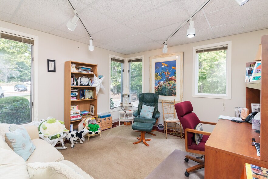 More Photos Of 155 Sycamore St, Glastonbury Office For Lease