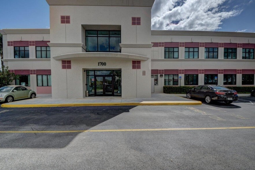 More Photos Of 1700 W Woolbright Rd, Boynton Beach Medical For Lease