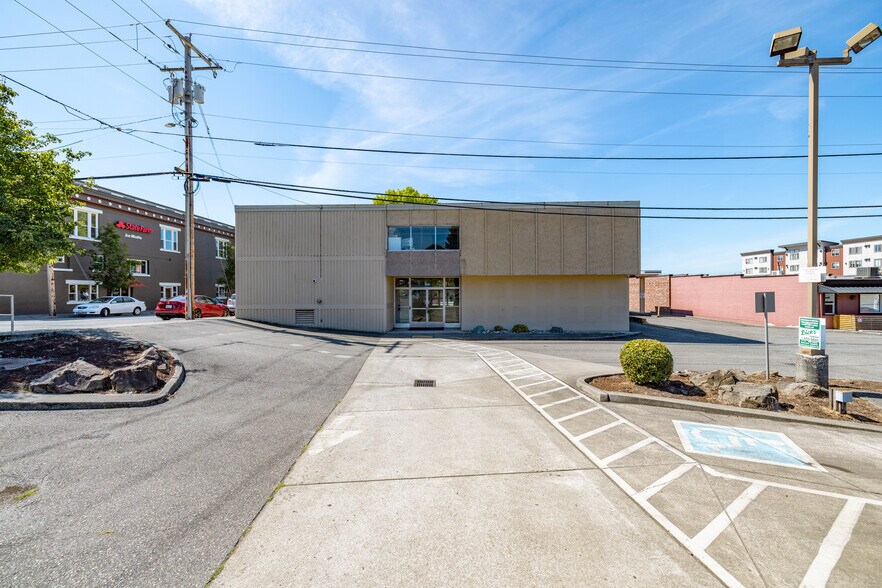 More Photos Of 501 N Olympic Ave, Arlington Bank For Lease