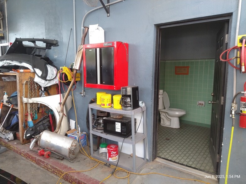 More Photos Of 1301 W Waters Ave, Tampa Auto Repair For Sale