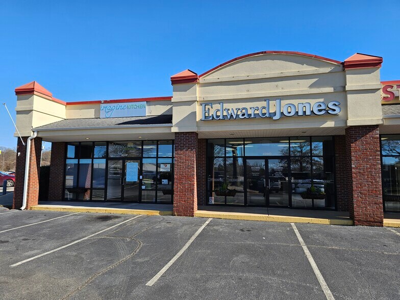 Primary Photo Of 420 The Parkway, Greer General Retail For Sale