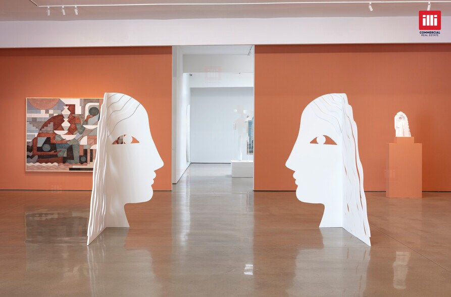 More Photos Of 844 N La Brea Ave, Los Angeles Freestanding For Lease