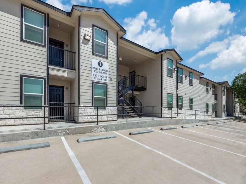 More Photos Of 100 Ingram Rd, San Antonio Apartments For Sale