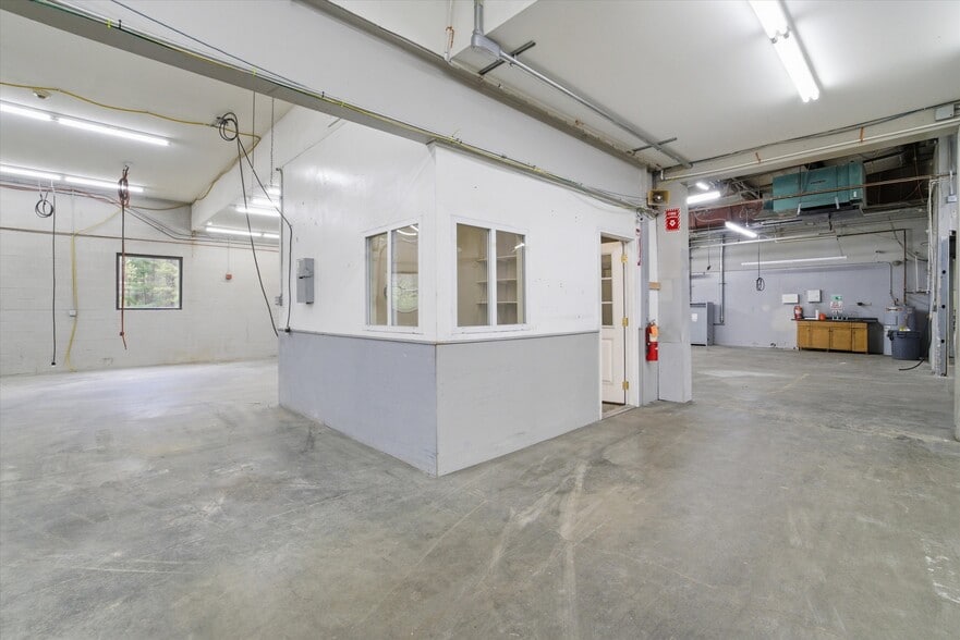 More Photos Of 95 Runnells Bridge Rd, Hollis Manufacturing For Sale