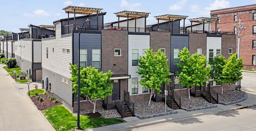 More Photos Of 325 SW 7th St, Des Moines Apartments For Sale