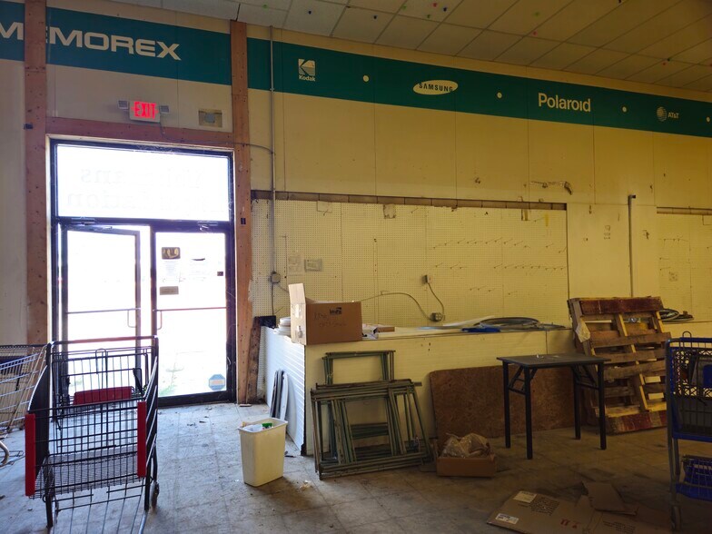 More Photos Of 4495-4499 Mall Dr, Steubenville Freestanding For Lease