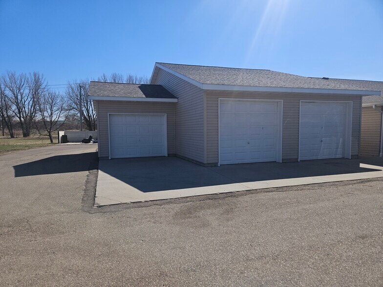 More Photos Of 1955 1st Ave N, Windom Hotel For Sale