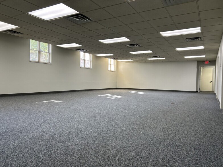 More Photos Of 20789 Harper Ave, Harper Woods Office For Lease