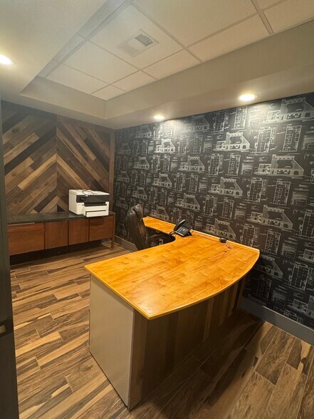 More Photos Of 1517 N Orange Blossom Trl, Orlando Office For Lease