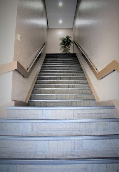 More Photos Of 10441-10445 124 St, Edmonton Storefront Retail Office For Lease