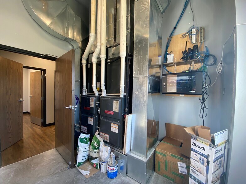 More Photos Of 2221 John Williams Blvd, Bedford Office For Sale