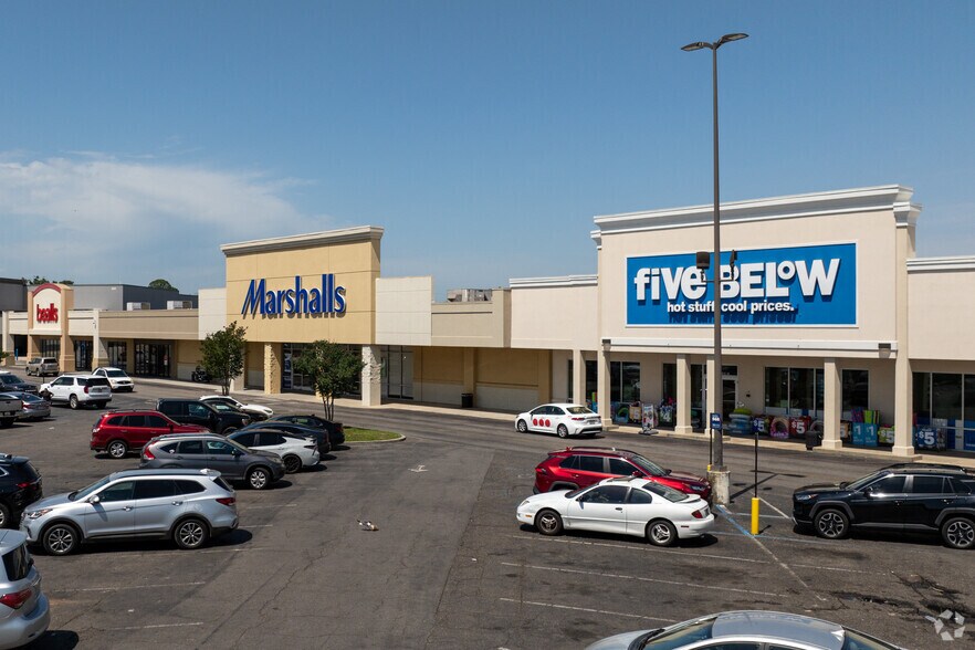 More Photos Of 3250 Airport Blvd, Mobile Unknown For Lease