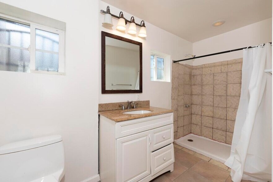 More Photos Of 31 Fulton Ave, Pasadena Light Manufacturing For Sale