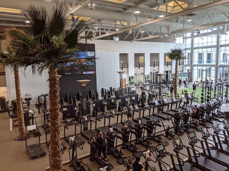 More Photos Of 8701 Maitland Summit Blvd, Orlando Health Club For Lease