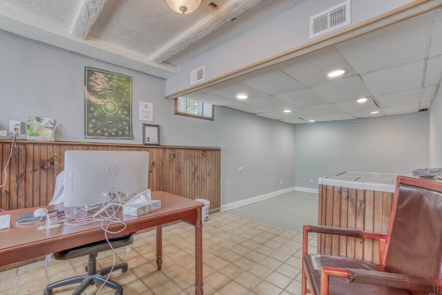 More Photos Of 7909 Pulaski Hwy, Rosedale Storefront Retail Residential For Lease