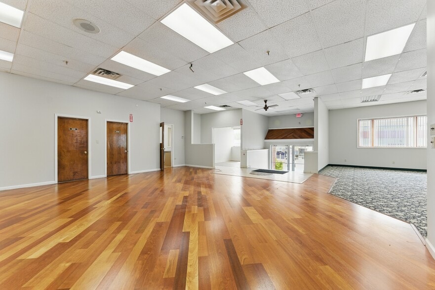 More Photos Of 16 Commercial Ave, Albany Warehouse For Sale