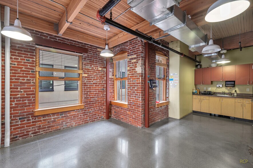 More Photos Of 75 NW Couch St, Portland Medical For Lease