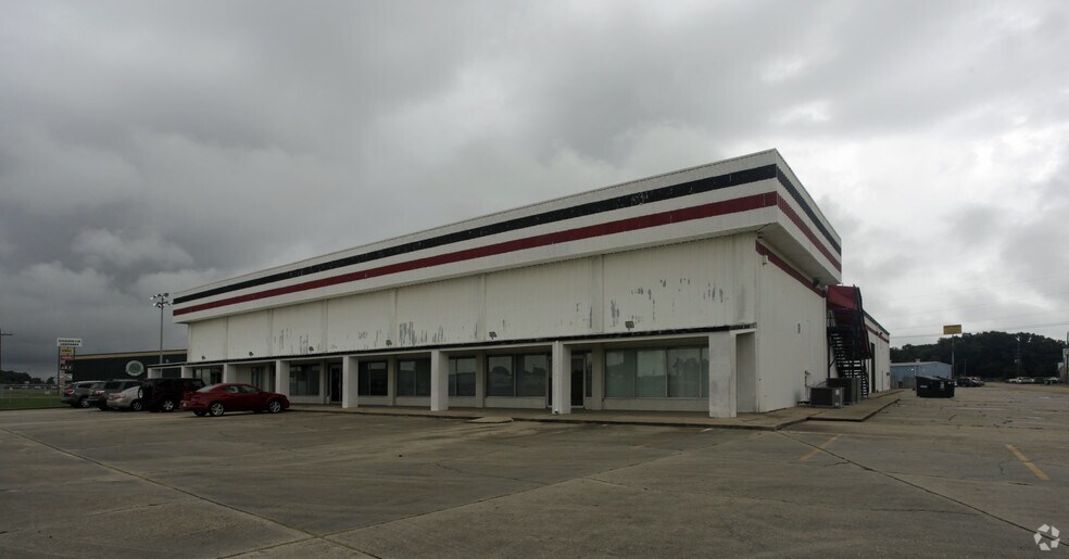 More Photos Of 3721 Highway 90 E, Broussard Light Distribution For Lease