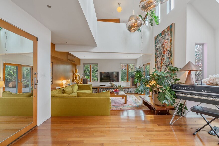 More Photos Of 1964 Vestal Ave, Los Angeles Office Residential For Sale