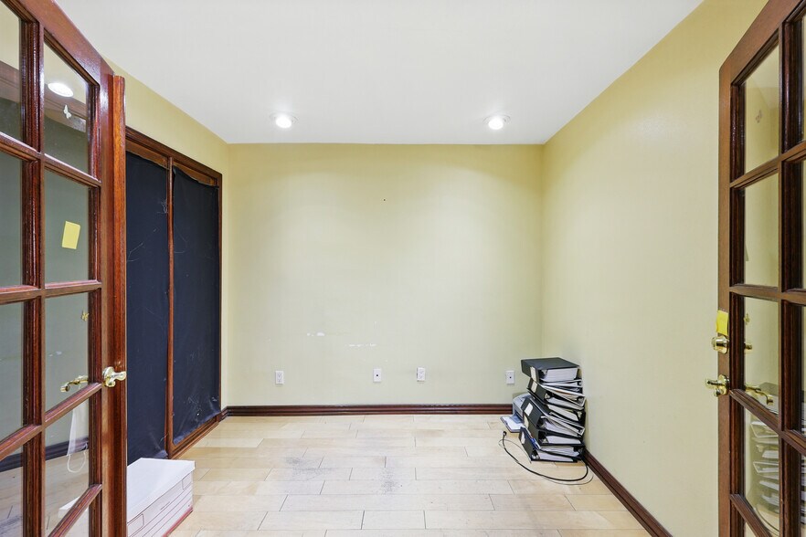 More Photos Of 5428 E Beverly Blvd, Los Angeles Office For Sale