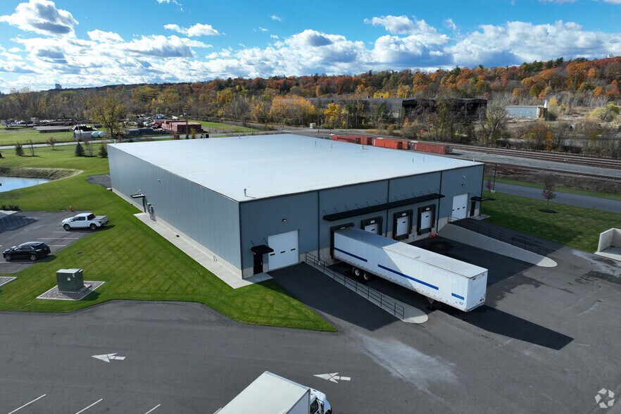 More Photos Of 861 First St, Watervliet Warehouse For Lease