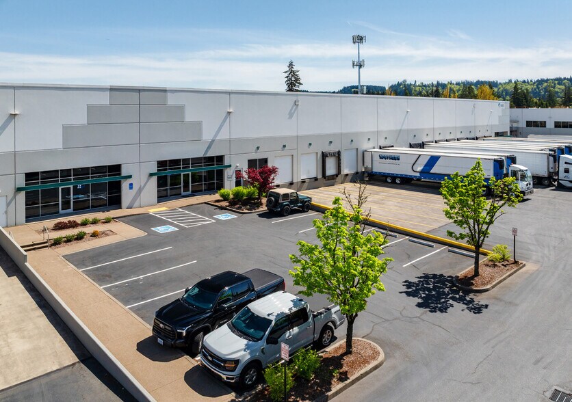 More Photos Of 13023 SE Jennifer St, Clackamas Warehouse For Lease