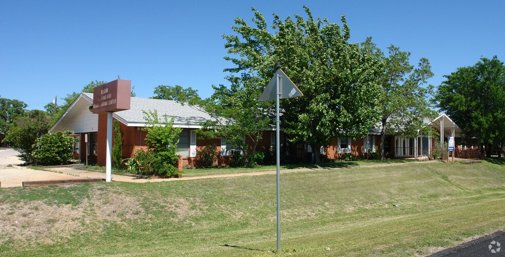 More Photos Of 605 Hwy 290 North, Elgin Office For Sale