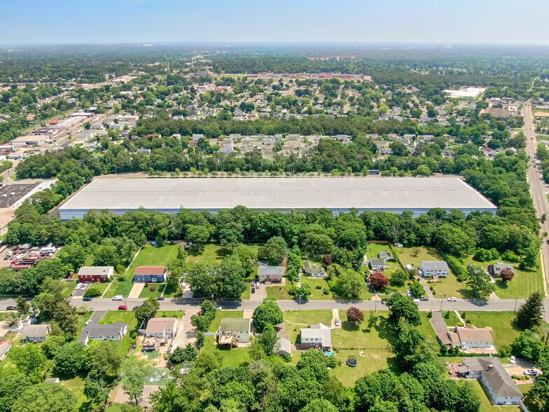More Photos Of 145 Candlewood Rd, Bay Shore Warehouse For Lease
