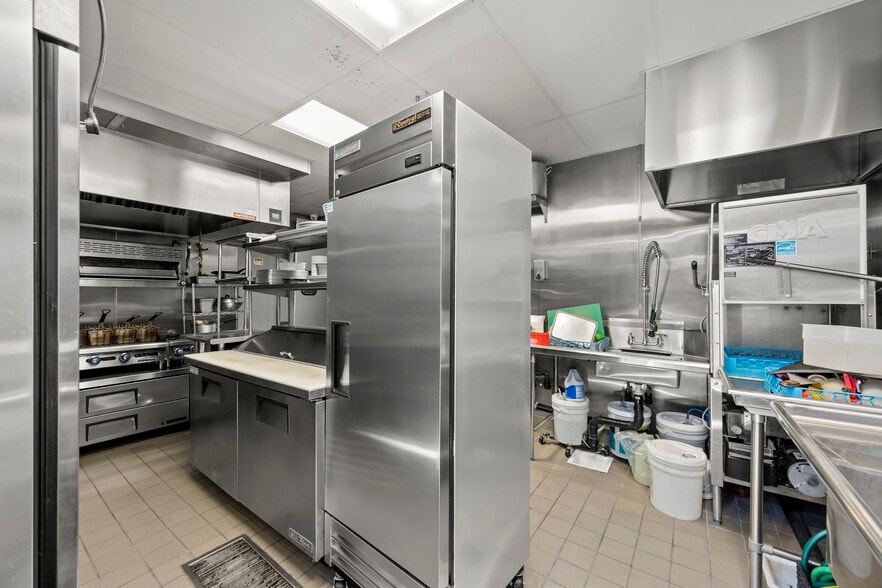 More Photos Of 4727 University Ave, San Diego Restaurant For Sale