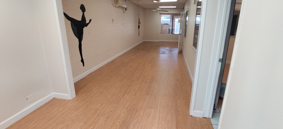 More Photos Of 1605 W Magnolia Blvd, Burbank Freestanding For Sale