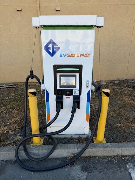 More Photos Of 1564 E Main St, Woodland Hotel For Sale