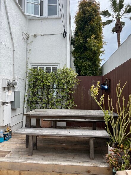 More Photos Of 1413 Abbot Kinney Blvd, Venice Office Residential For Lease