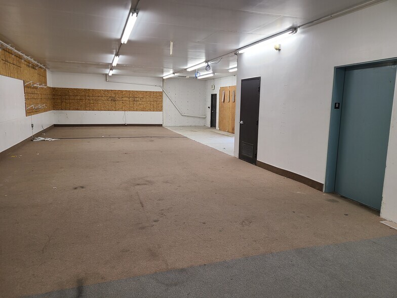 More Photos Of 5001 S Commerce Dr, Murray Warehouse For Lease