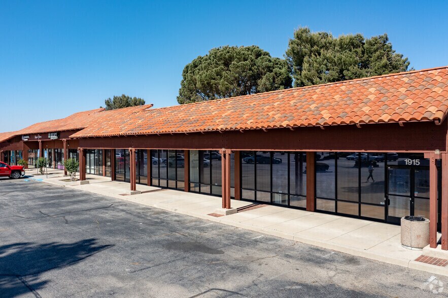 More Photos Of 1915-1989 W Avenue L, Lancaster Unknown For Lease