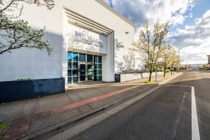 More Photos Of 33 N Fir St, Medford Industrial For Sale