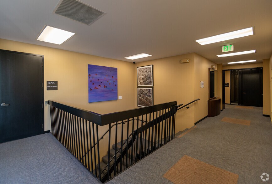 More Photos Of 7901 Oakport St, Oakland Office For Lease