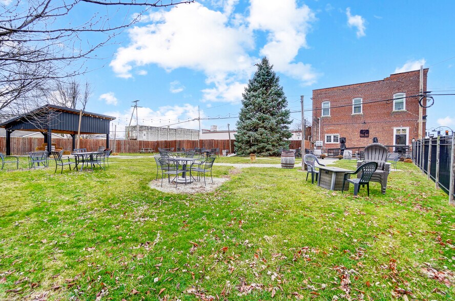 More Photos Of 105 E Liberty St, Arlington Restaurant For Sale