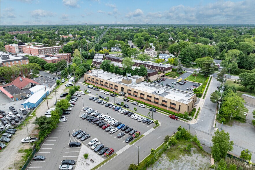 More Photos Of 230 Hilton Ave, Hempstead Medical For Sale