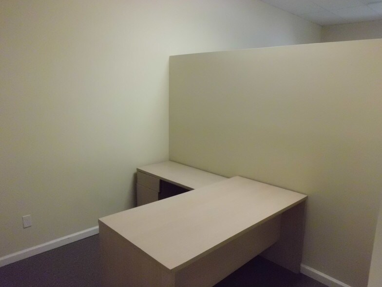 More Photos Of 1352-1368 SW Bayshore Blvd, Port Saint Lucie Unknown For Lease