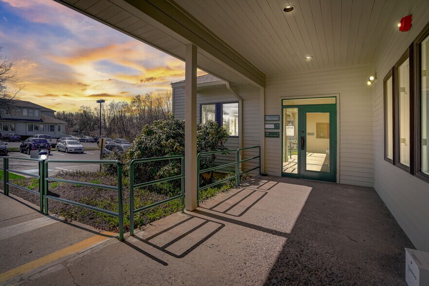 More Photos Of 333 N Oxford Valley Rd, Fairless Hills Medical For Lease