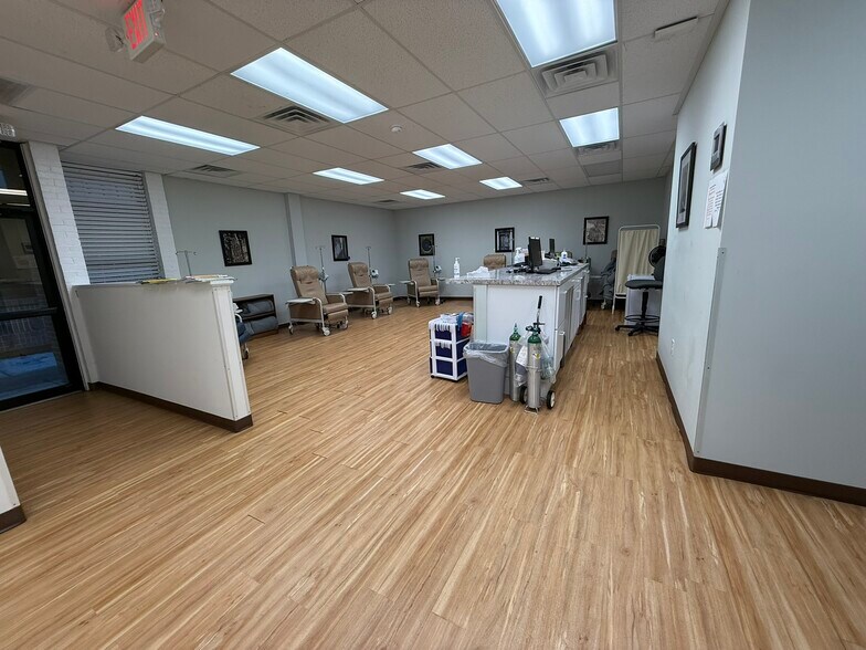 More Photos Of 14 Farmfield Ave, Charleston Medical For Sale