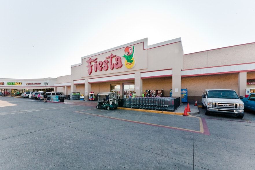 More Photos Of 5334 Ross Ave, Dallas General Retail For Lease