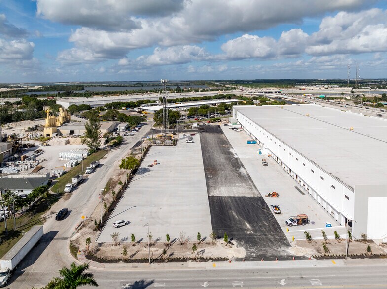 More Photos Of 10900 NW 128th Street, Medley Warehouse For Lease